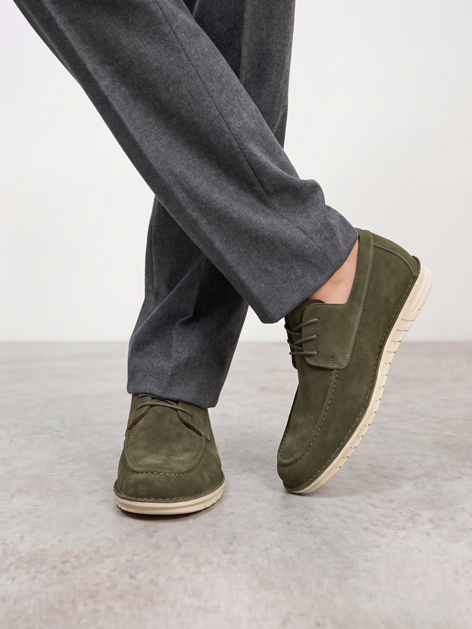 Мокасины зеленого цвета со шнуровкой